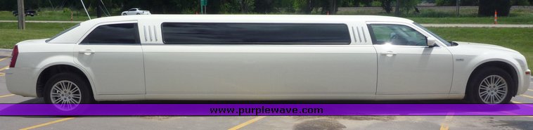 image for item 1010 2008 Chrysler 300 Touring limousine