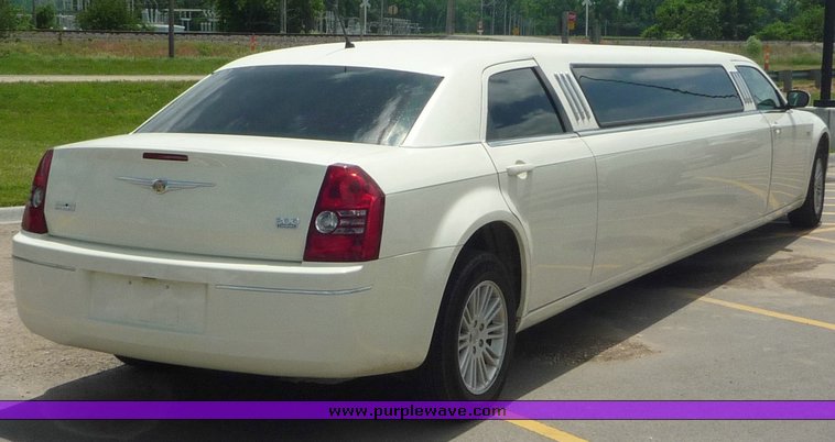 image for item 1010 2008 Chrysler 300 Touring limousine