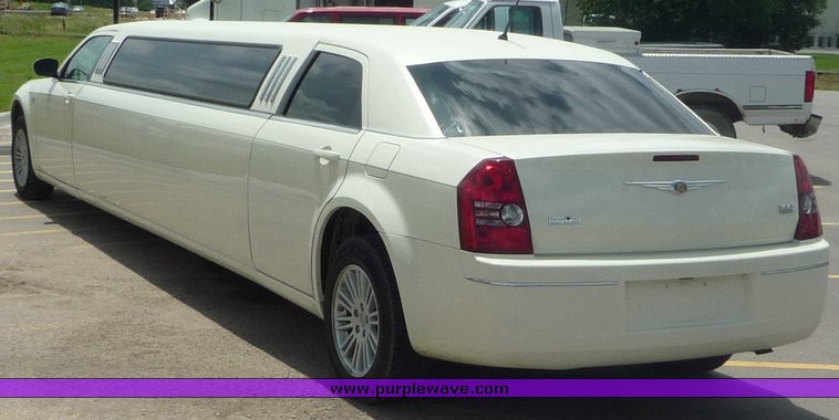 image for item 1010 2008 Chrysler 300 Touring limousine