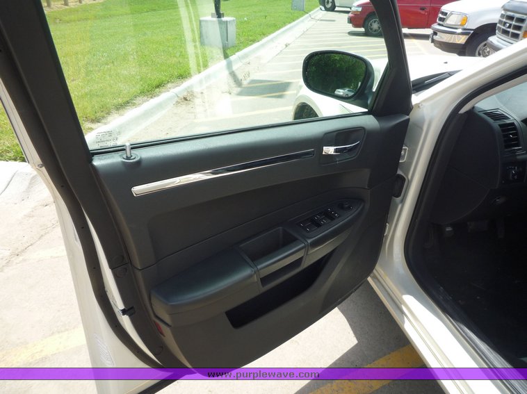 image for item 1010 2008 Chrysler 300 Touring limousine