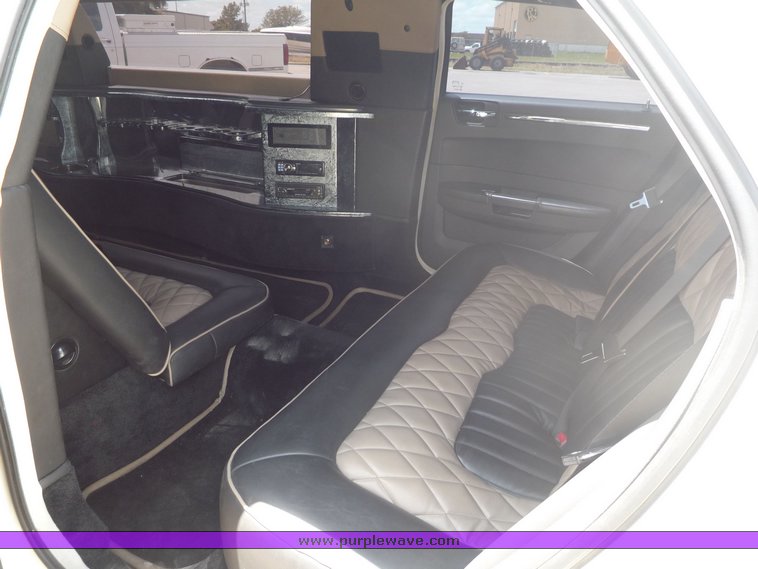 image for item 1010 2008 Chrysler 300 Touring limousine