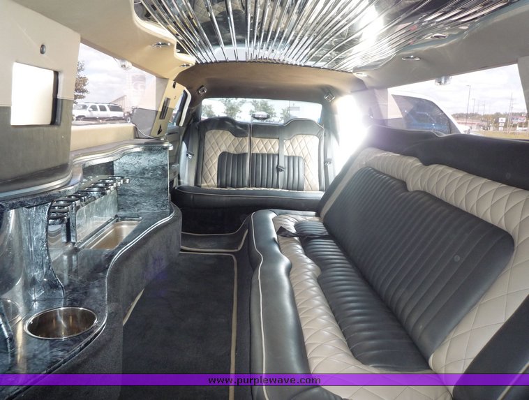 image for item 1010 2008 Chrysler 300 Touring limousine