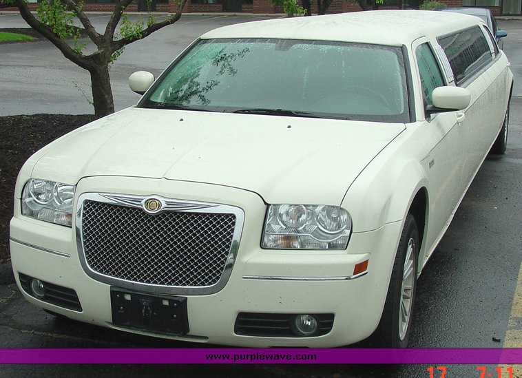 image for item 1010 2008 Chrysler 300 Touring limousine