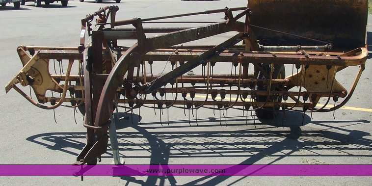 image for item 2068 New Holland 56 11' rake