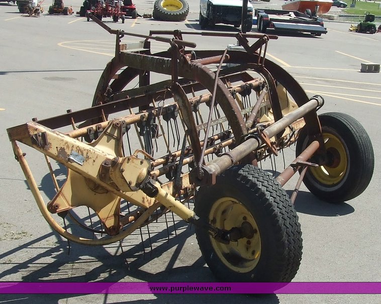 image for item 2068 New Holland 56 11' rake