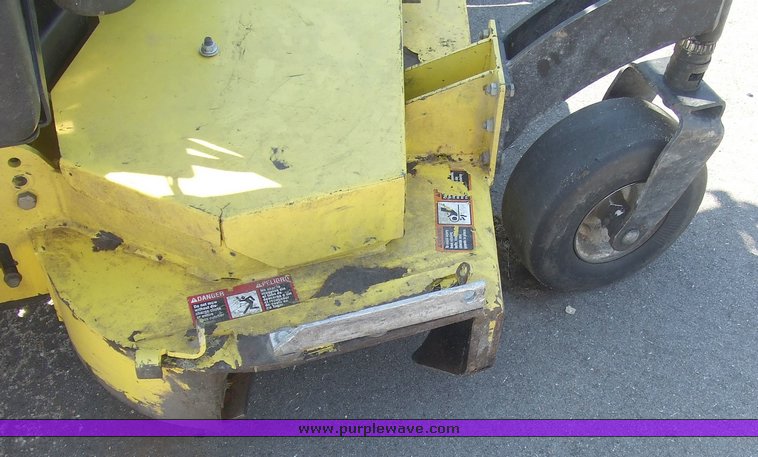 image for item 2075 2005 Great Dane GSRKA1952S surfer mower