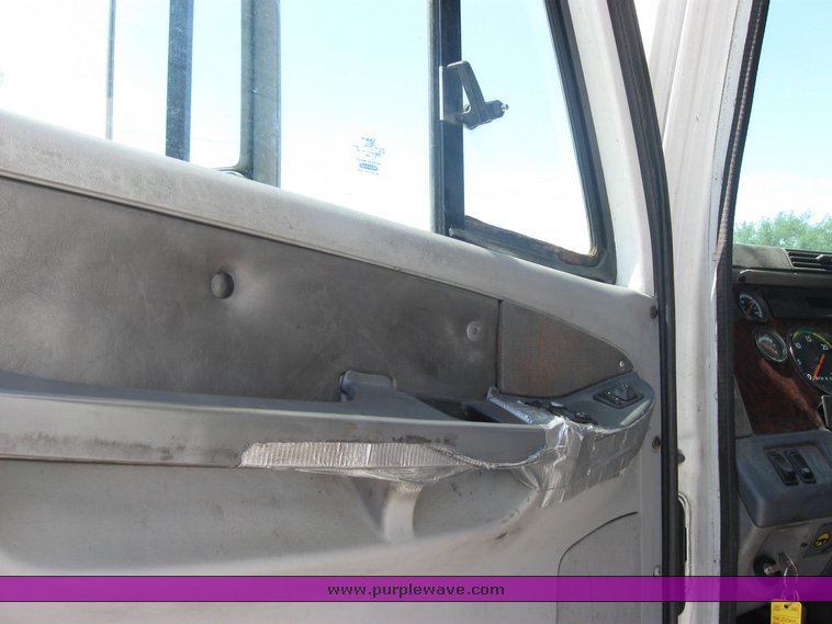 image for item 2149 2000 Freightliner Conventional FLC120 Century Class semi truck