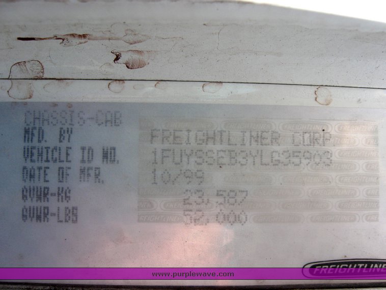 image for item 2149 2000 Freightliner Conventional FLC120 Century Class semi truck