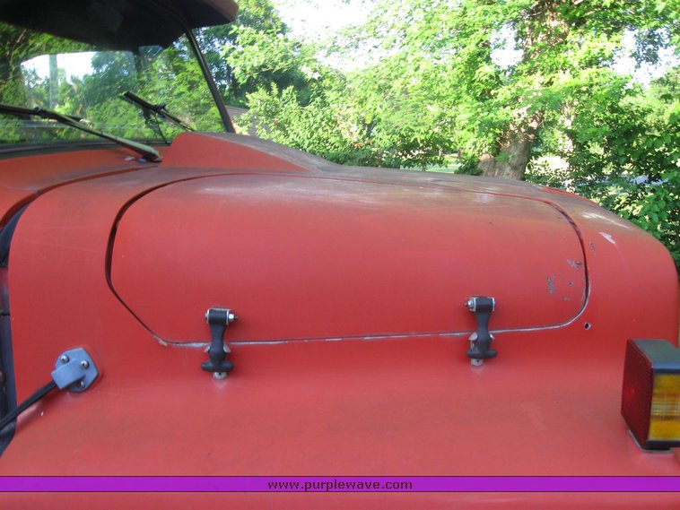 image for item 2525 1981 International dump truck