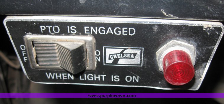 image for item 2525 1981 International dump truck