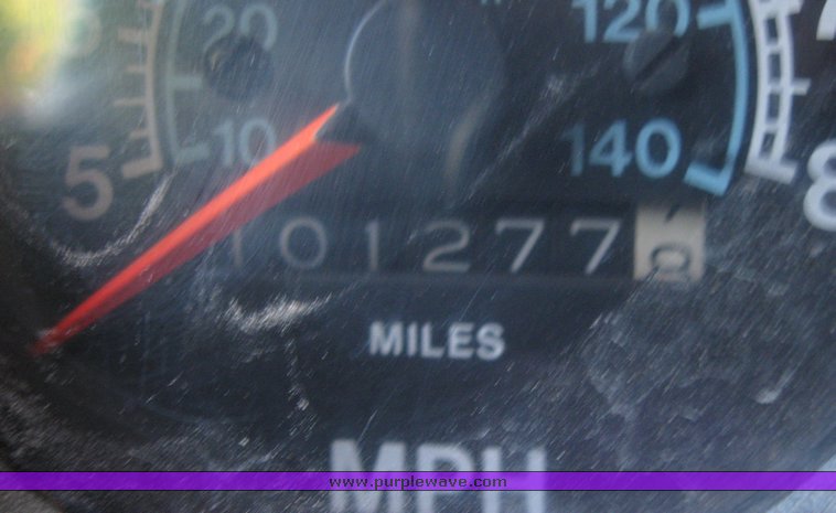 image for item 2525 1981 International dump truck