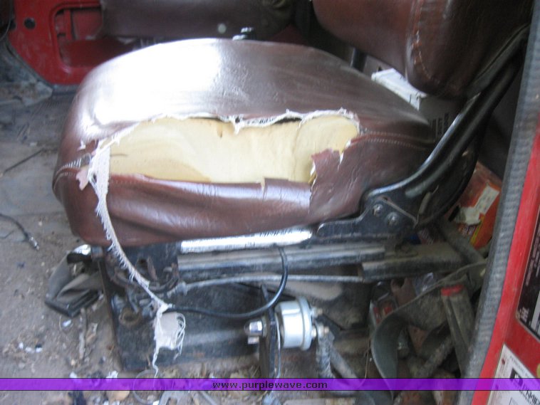 image for item 2525 1981 International dump truck