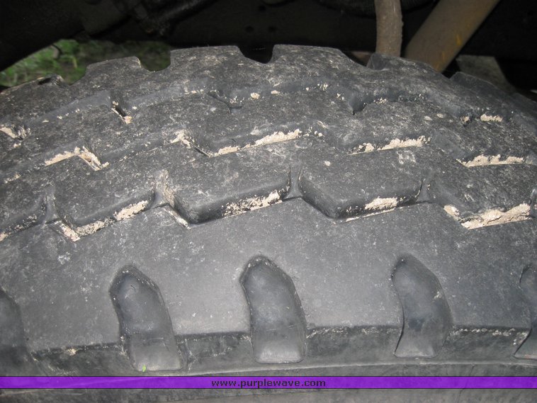 image for item 2525 1981 International dump truck