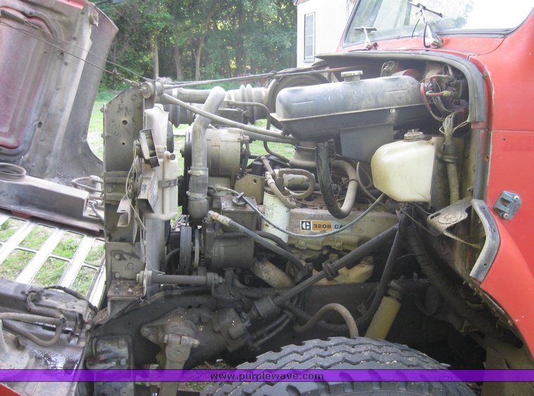 image for item 2525 1981 International dump truck