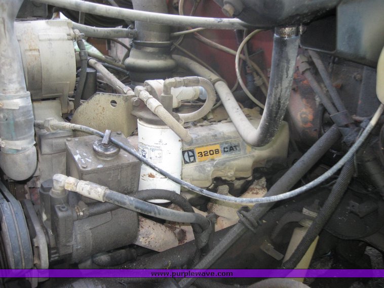 image for item 2525 1981 International dump truck