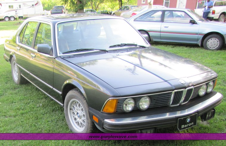 image for item 3313 1987 BMW L7