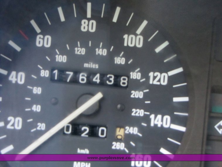 image for item 3313 1987 BMW L7