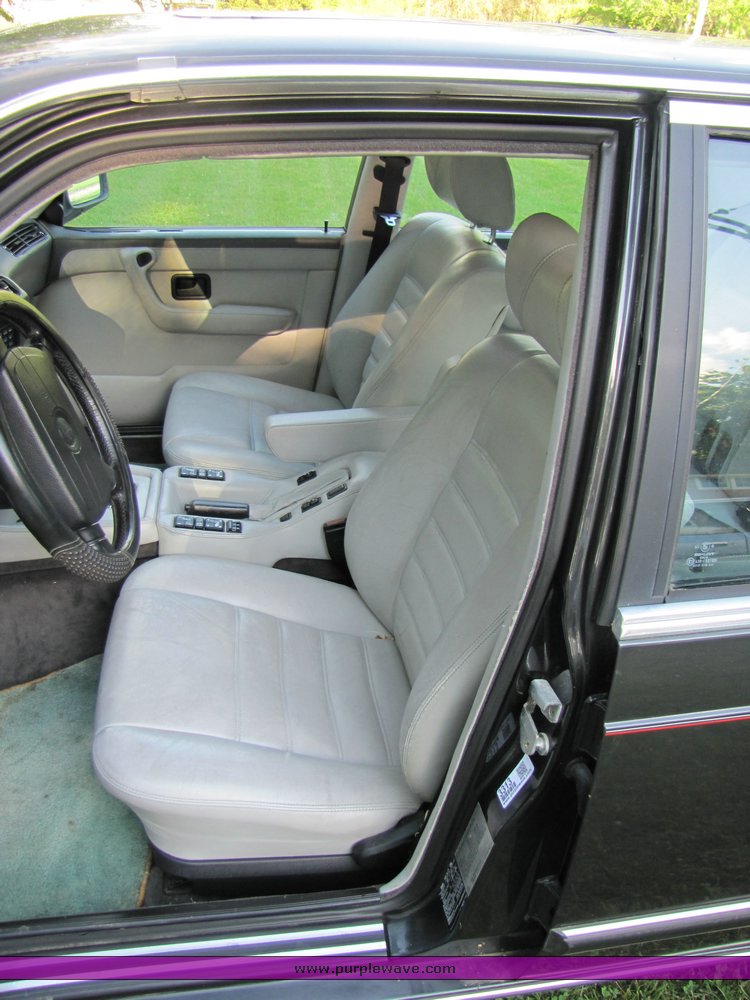 image for item 3313 1987 BMW L7