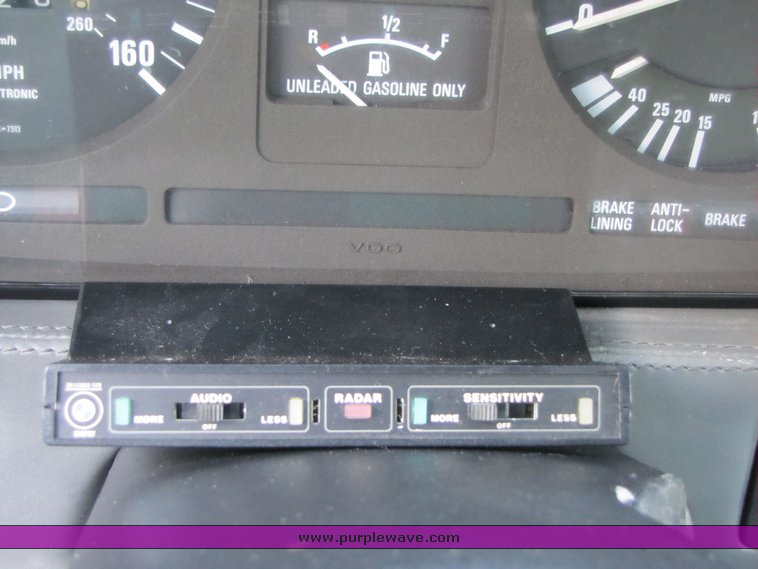 image for item 3313 1987 BMW L7