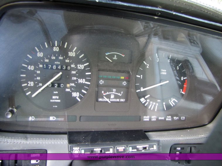 image for item 3313 1987 BMW L7