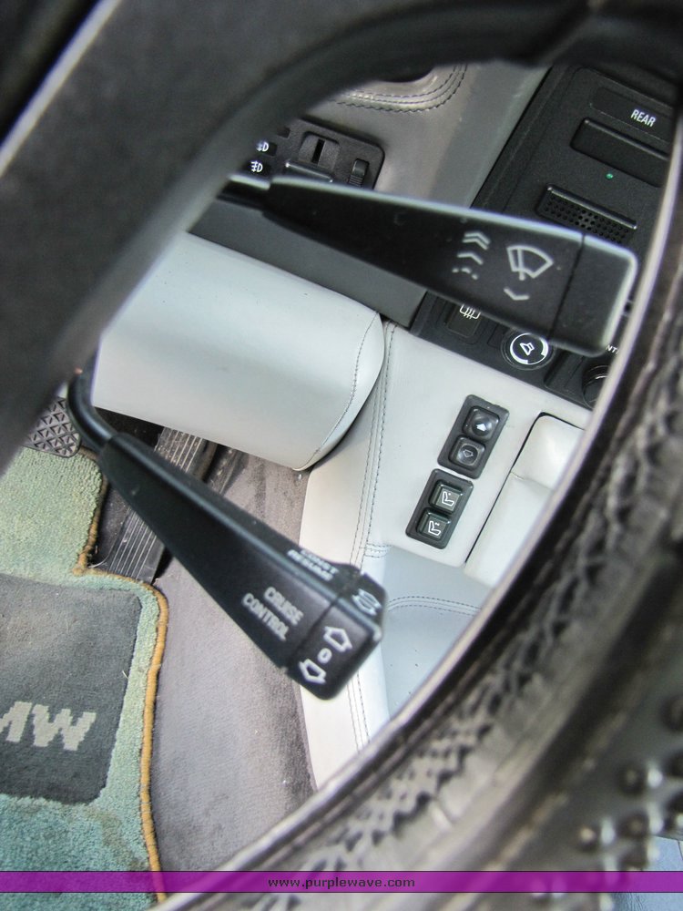 image for item 3313 1987 BMW L7