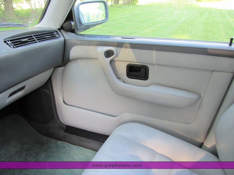 image for item 3313 1987 BMW L7