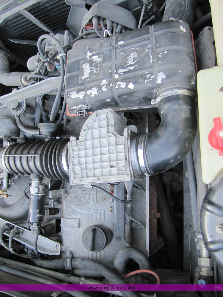 image for item 3313 1987 BMW L7