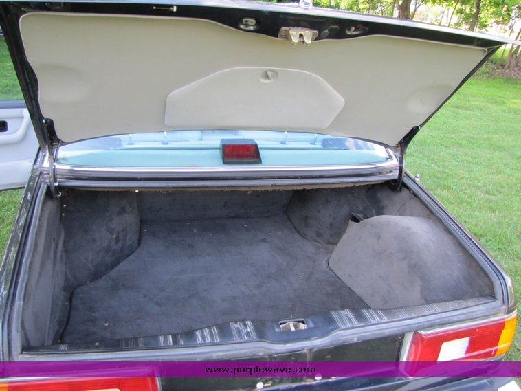 image for item 3313 1987 BMW L7