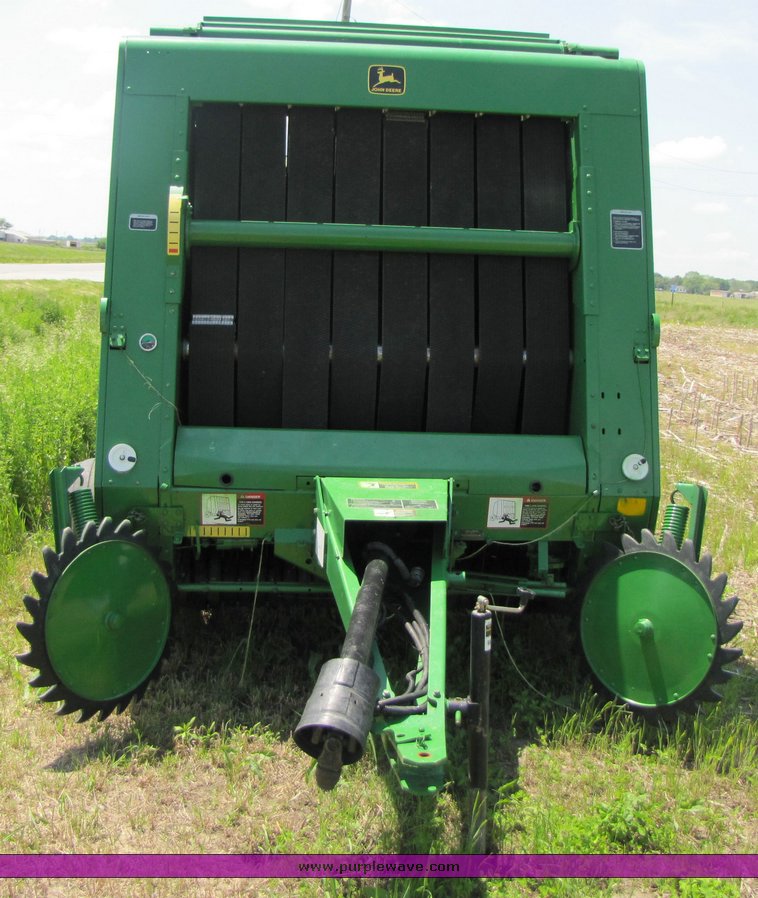 image for item 3315 1997 John Deere 566 round baler