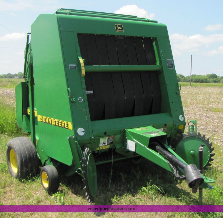 image for item 3315 1997 John Deere 566 round baler