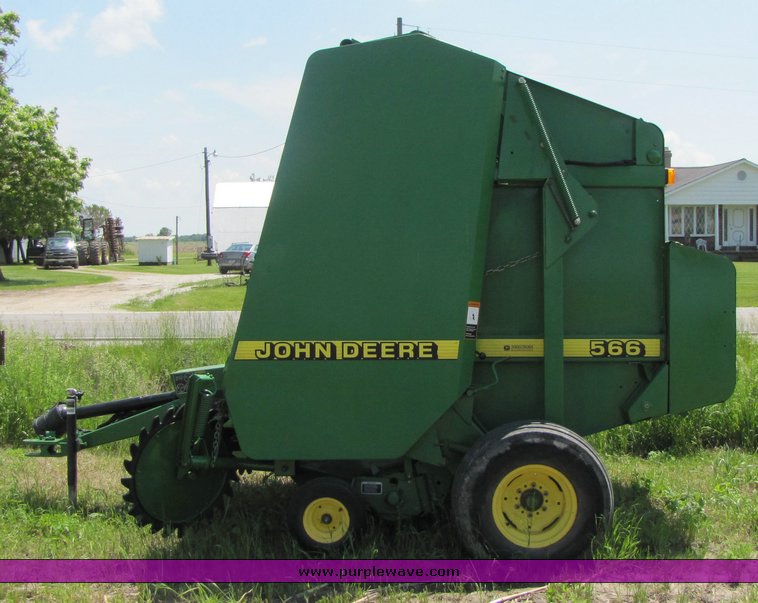 image for item 3315 1997 John Deere 566 round baler