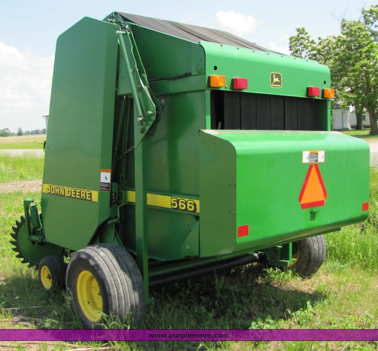 image for item 3315 1997 John Deere 566 round baler