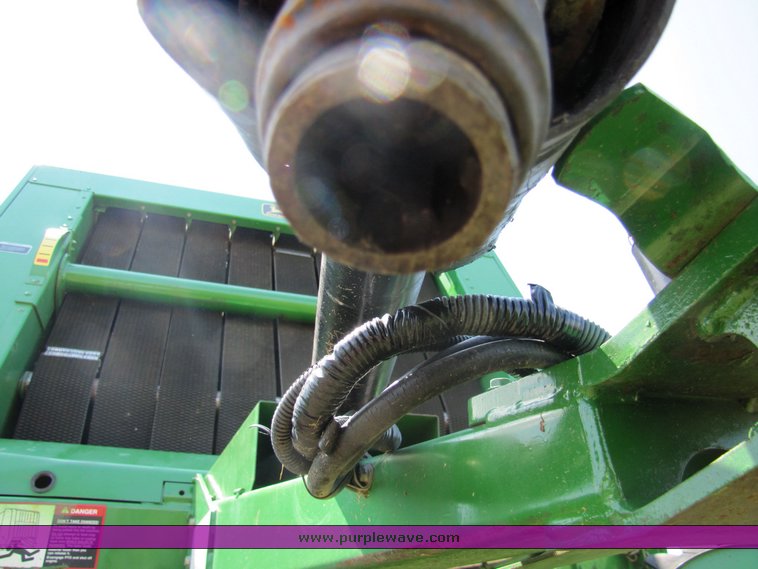 image for item 3315 1997 John Deere 566 round baler