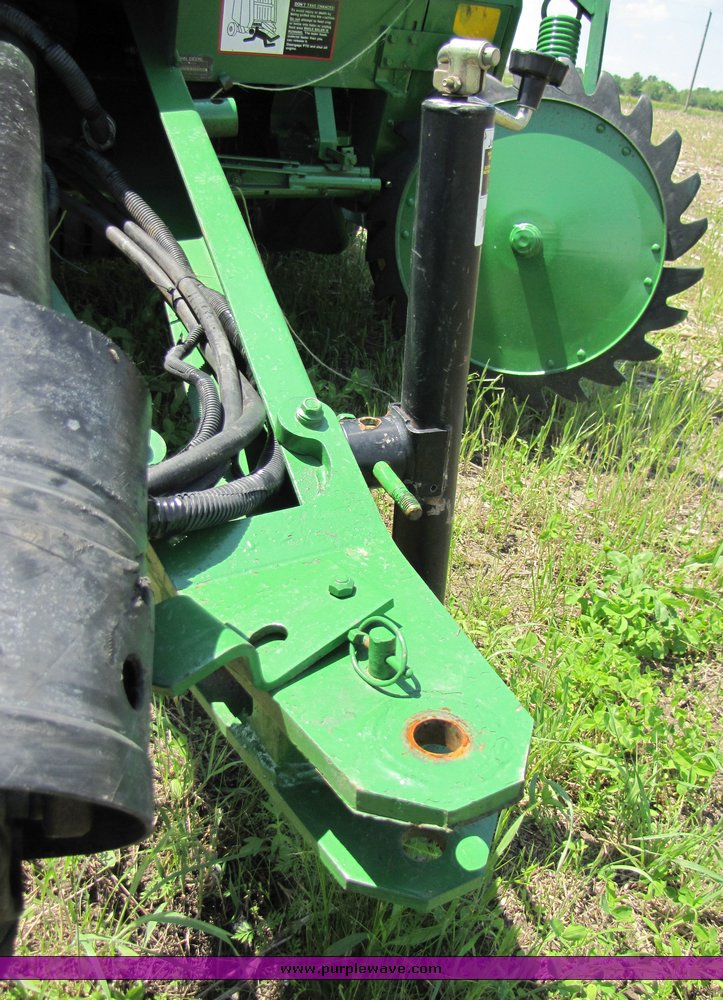 image for item 3315 1997 John Deere 566 round baler