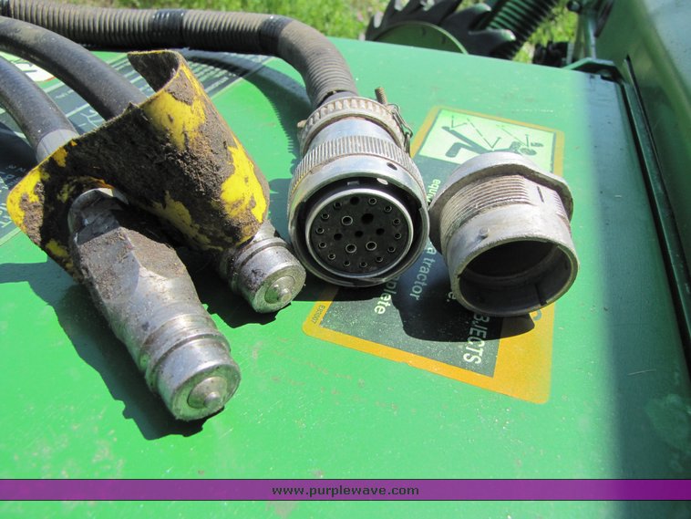 image for item 3315 1997 John Deere 566 round baler