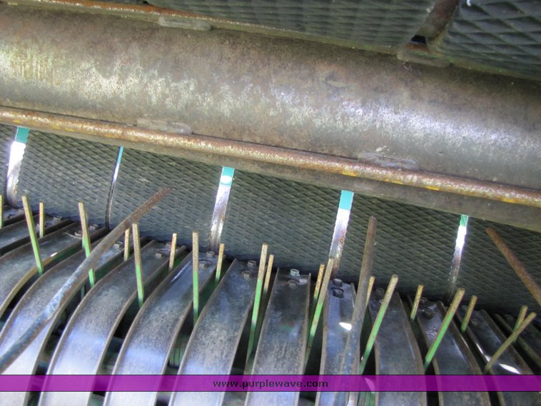 image for item 3315 1997 John Deere 566 round baler