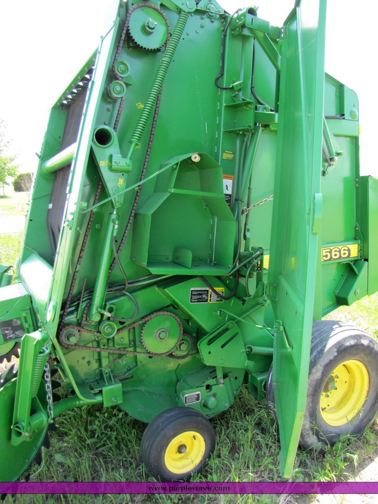 image for item 3315 1997 John Deere 566 round baler