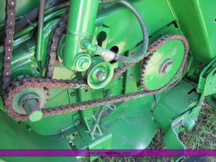 image for item 3315 1997 John Deere 566 round baler