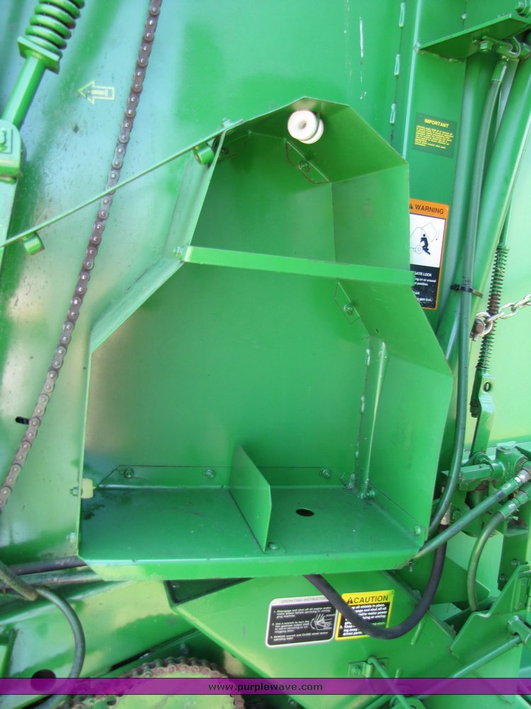 image for item 3315 1997 John Deere 566 round baler