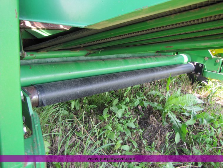 image for item 3315 1997 John Deere 566 round baler