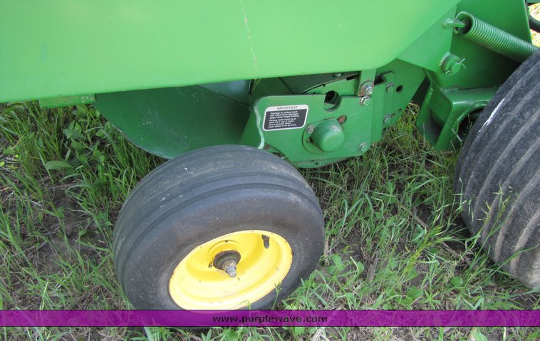 image for item 3315 1997 John Deere 566 round baler
