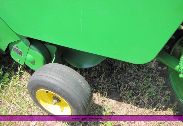 image for item 3315 1997 John Deere 566 round baler