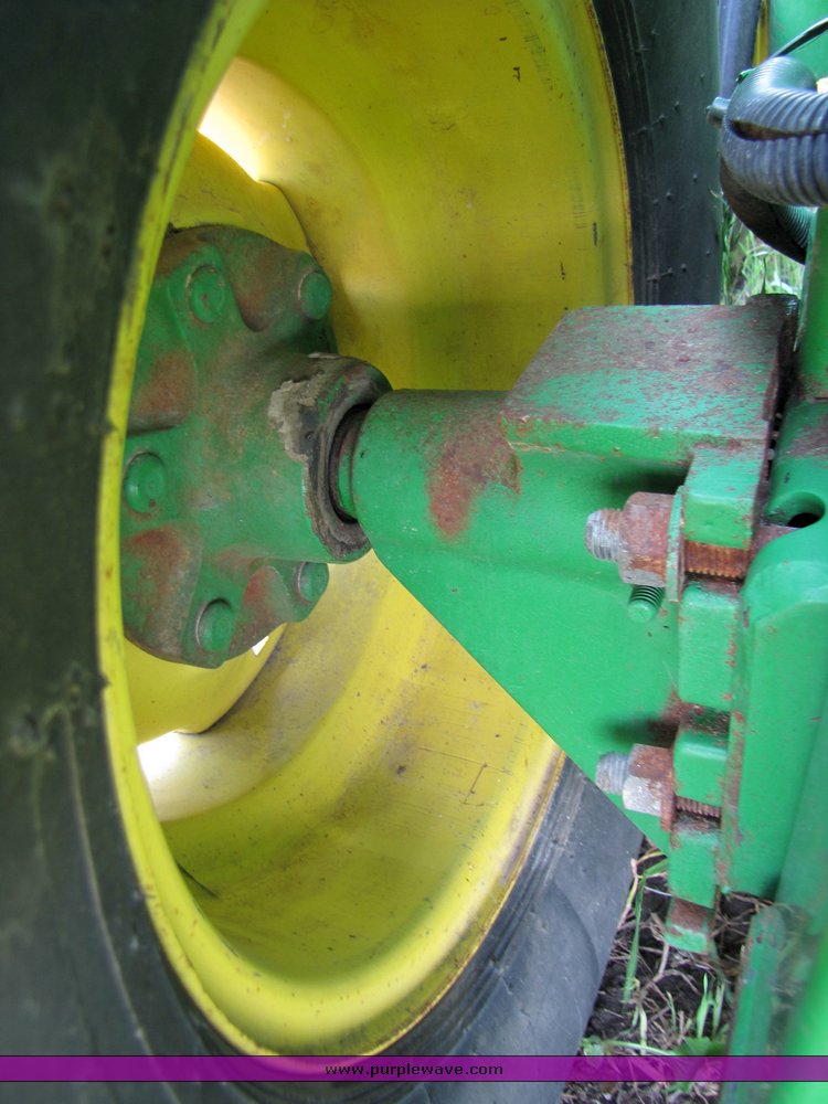 image for item 3315 1997 John Deere 566 round baler