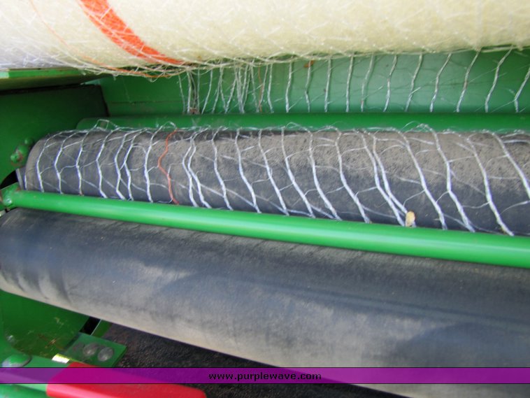 image for item 3315 1997 John Deere 566 round baler