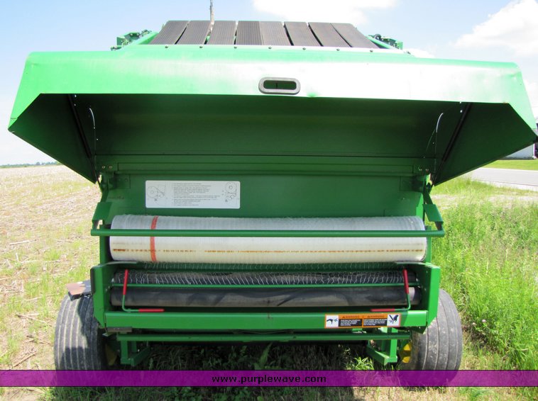 image for item 3315 1997 John Deere 566 round baler