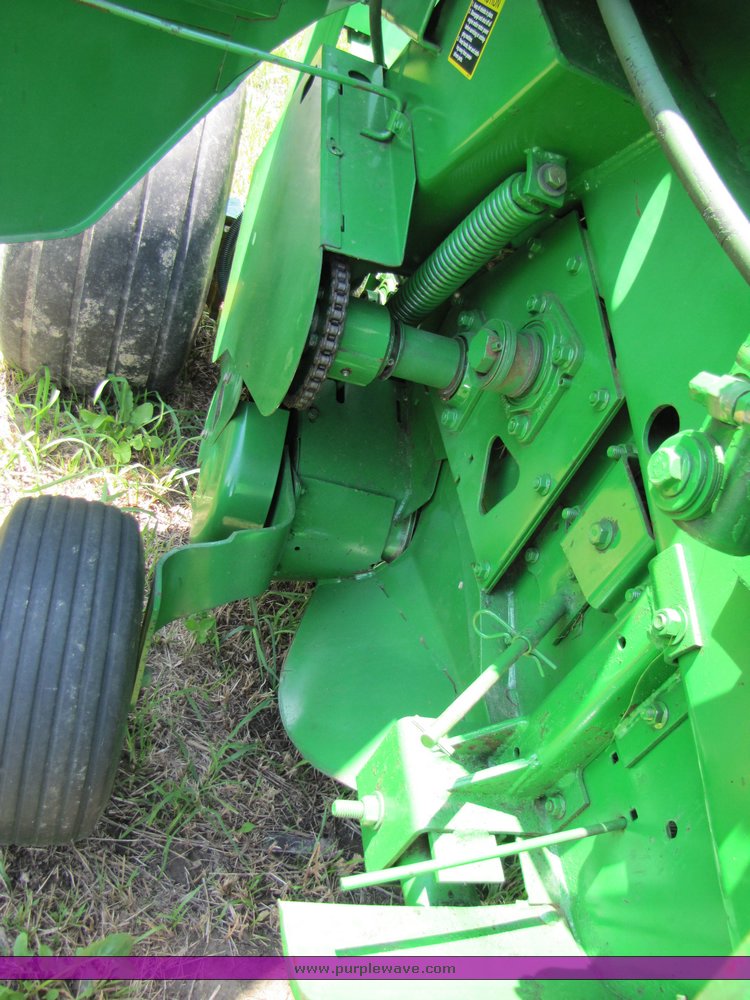 image for item 3315 1997 John Deere 566 round baler