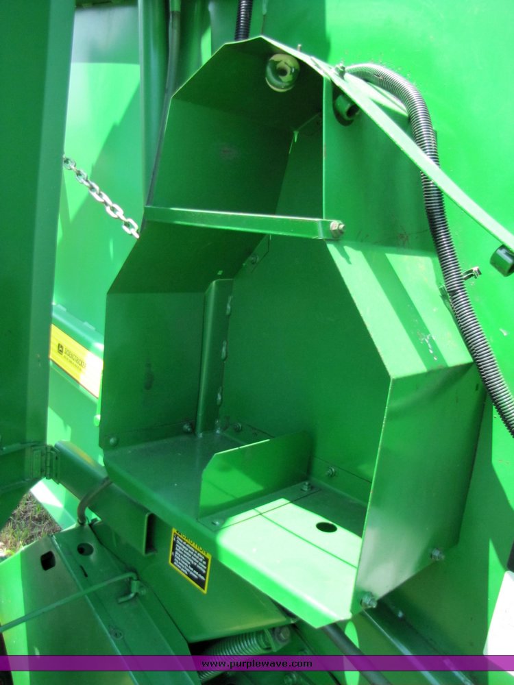 image for item 3315 1997 John Deere 566 round baler