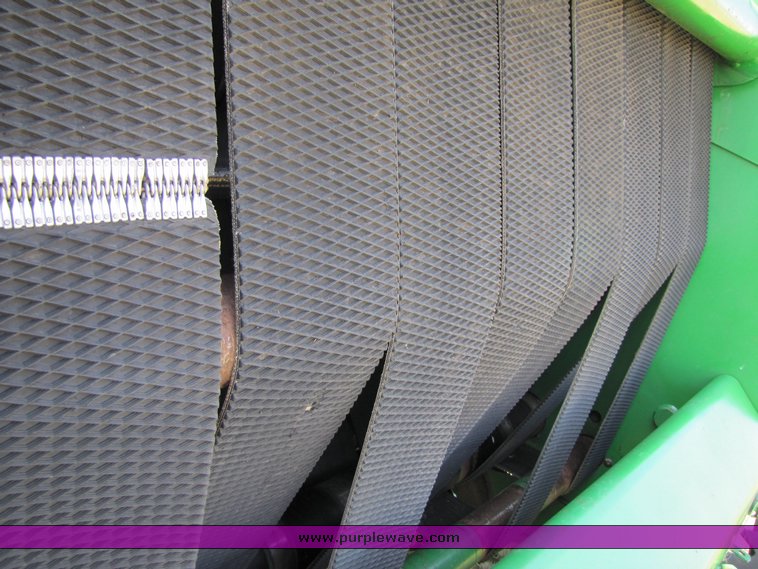 image for item 3315 1997 John Deere 566 round baler