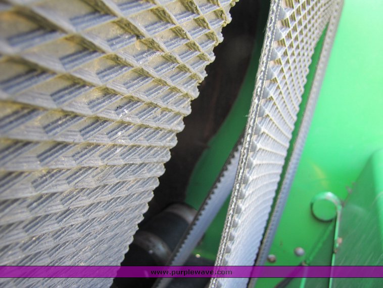 image for item 3315 1997 John Deere 566 round baler