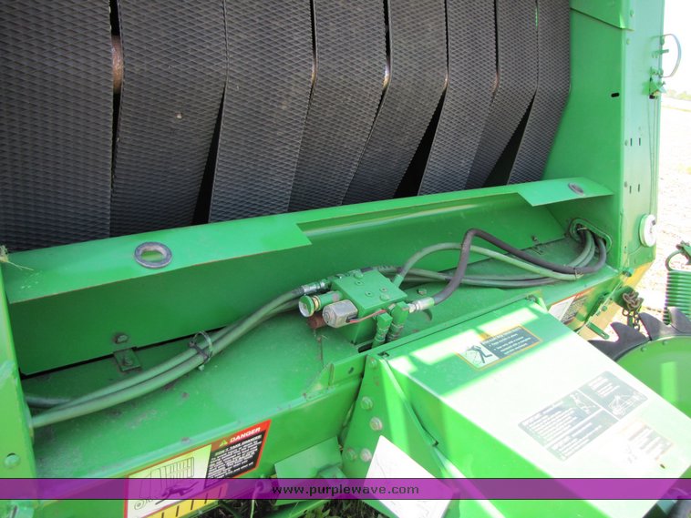 image for item 3315 1997 John Deere 566 round baler